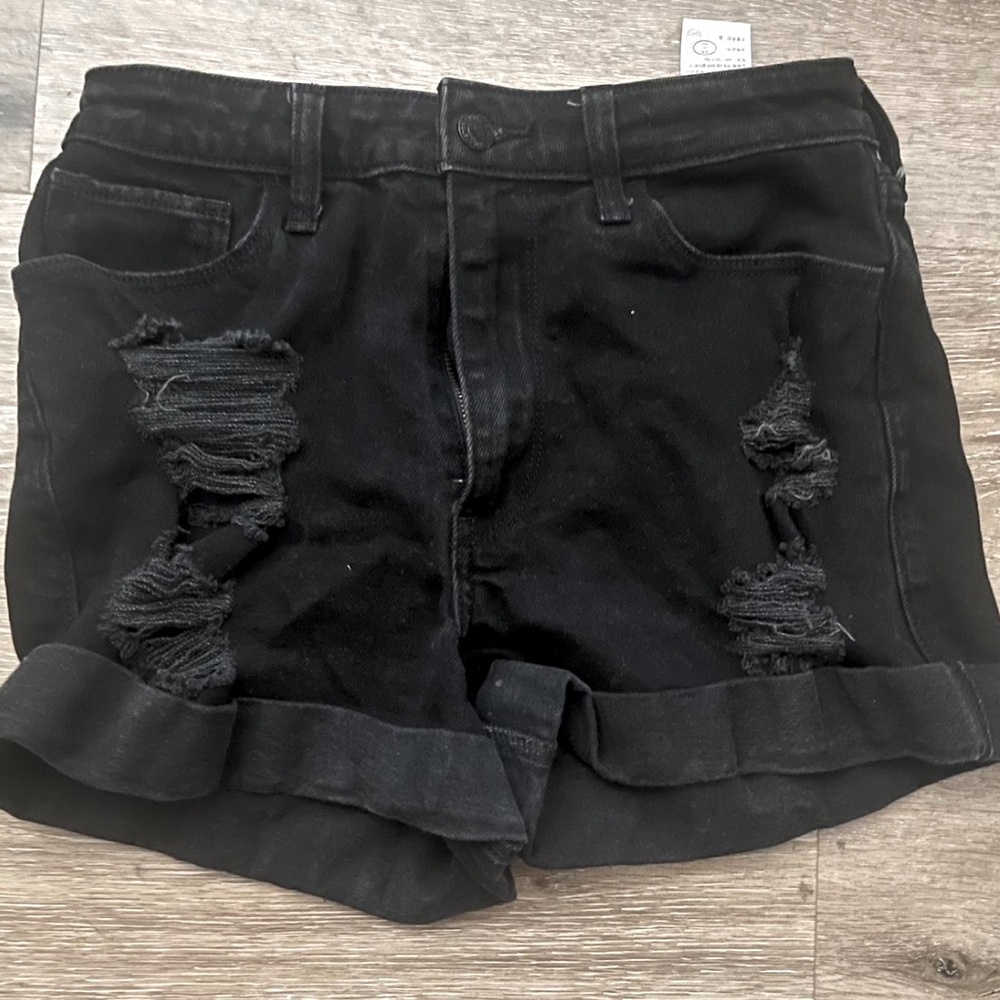 BLACK RIPPED JEANS